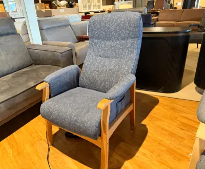 Relaxfauteuil elektrisch verstelbaar, maat medium sta op functie Knudsen, blauwgrijs – kavel bij Onlineveilingmeester, Joure