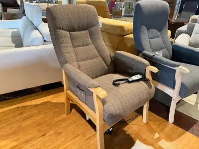 Relaxfauteuil elektrisch verstelbaar, maat medium sta op functie Knudsen, taupe – kavel bij Onlineveilingmeester, Joure