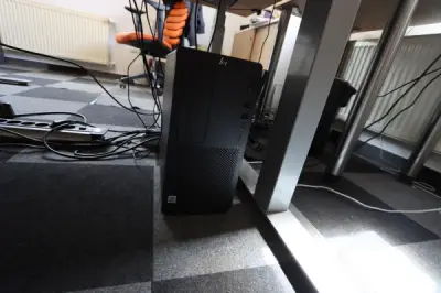 1 PC Fabr. HP Modell Z2 – kavel bij Schwarzfischer Auktionen, Frage