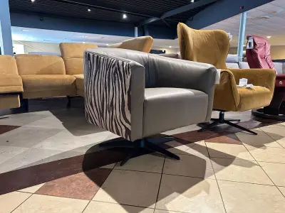 Fauteuil draai Knudsen, olive groen / zebra – kavel bij Onlineveilingmeester, Joure