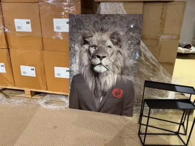 Schilderij gehard glas Leeuw roos Homebound – kavel bij Onlineveilingmeester, Joure