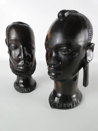 Set Handgesneden Afrikaanse Bustes – kavel bij De Kringwinkel, Heverlee