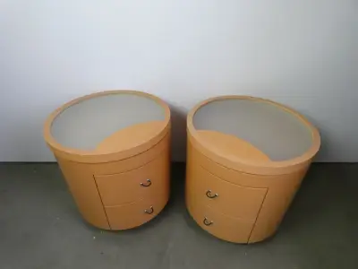 Set van 2 Hülsta Primo DC Ronde Design Nachtkastjes op Wieltjes – kavel bij De Kringwinkel, Heverlee