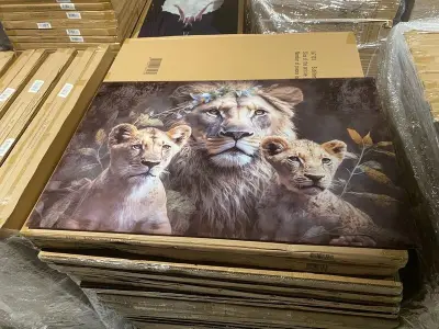 Schilderij gehard glas Leeuw met welpjes – kavel bij Onlineveilingmeester, Joure