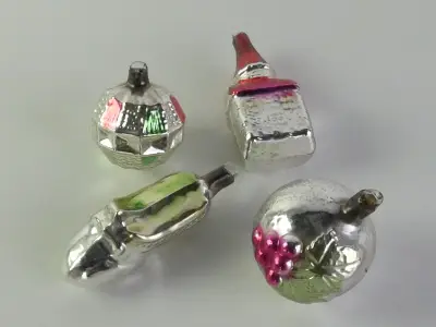 Lot van 4 Ajeko Kerstornamenten met Glazen Oogje – Zeldzaam (België, ca. 1930-1950) – kavel bij De Kringwinkel, Heverlee