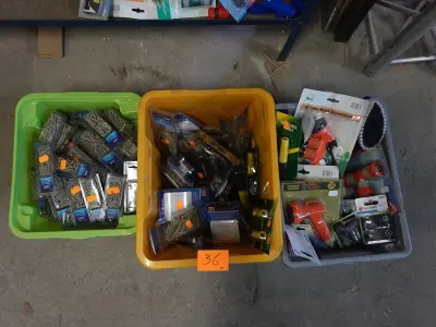 3x Kunststof bak + inhoud – kavel bij Openbare Verkopen, Harelbeke