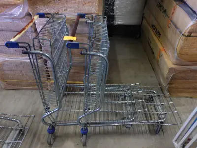 2x Winkelkar – kavel bij Openbare Verkopen, Harelbeke