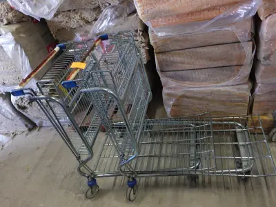 2x Winkelkar – kavel bij Openbare Verkopen, Harelbeke