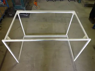 14x Stapelbaar metalen tafel onderstel – kavel bij Openbare Verkopen, Harelbeke
