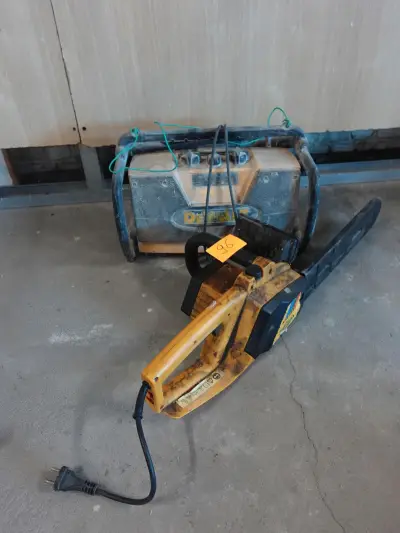Elektrische kettingzaag + werfradio Dewalt – kavel bij Openbare Verkopen, Harelbeke