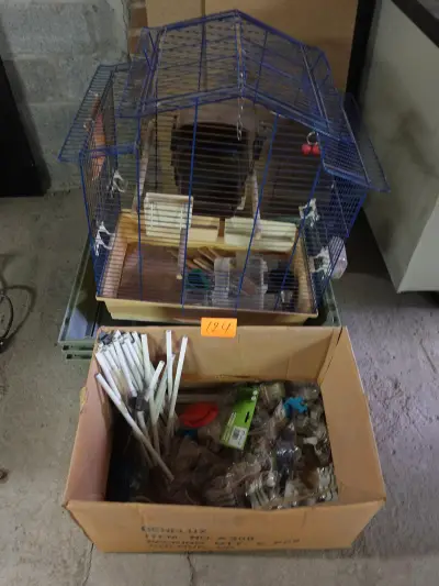 Vogelkooi + diverse dierenbenodigdheden – kavel bij Openbare Verkopen, Harelbeke