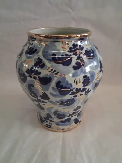 Hubert Bequet vaas "Blue birds of happiness" – kavel bij De Kringwinkel, Ieper