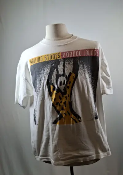 Wit T-shirt met Rolling Stones Voodoo Lounge print – kavel bij De Kringwinkel, Geraardsbergen