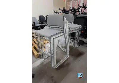 Set van kinderstoelen – kavel bij Clicpublic