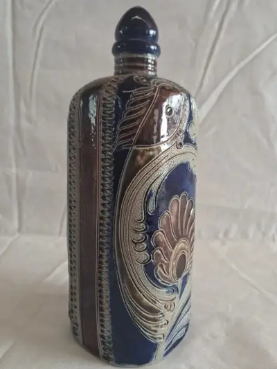 Decoratieve keramieken kan met reliefdecoratie – kavel bij De Kringwinkel, Ieper