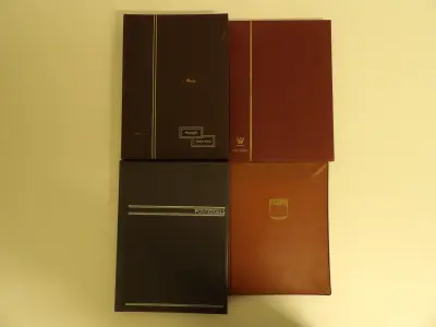 4 wereldwijde postzegelalbums – kavel bij De Kringwinkel, Leopoldsburg