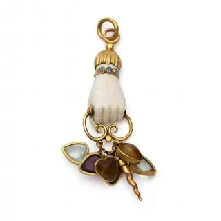 A 19th century hand shaped white ceramic pendant – kavel bij Veilinggebouw De Zwaan, Amsterdam