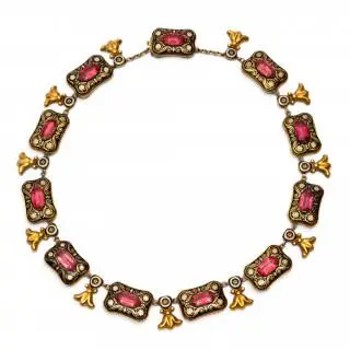 A 19th century revival topaz repoussé necklace – kavel bij Veilinggebouw De Zwaan, Amsterdam