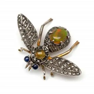 A diamond an opal brooch depicting a bee – kavel bij Veilinggebouw De Zwaan, Amsterdam