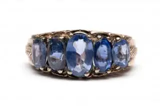 A five stone sapphire ring – kavel bij Veilinggebouw De Zwaan, Amsterdam
