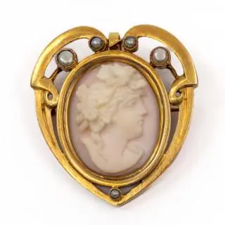 A heart-shaped cameo brooch, ca. 1900 – kavel bij Veilinggebouw De Zwaan, Amsterdam