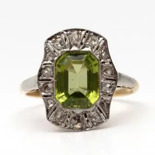 A peridot and diamond ring – kavel bij Veilinggebouw De Zwaan, Amsterdam