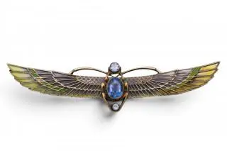A plique-a-jour gilded Egyptian revival brooch – kavel bij Veilinggebouw De Zwaan, Amsterdam
