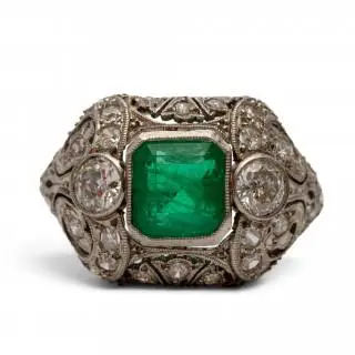 An emerald and diamond Art Deco ring – kavel bij Veilinggebouw De Zwaan, Amsterdam