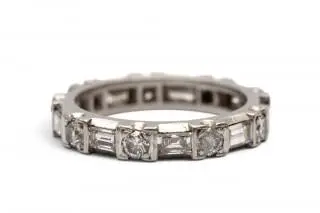 A diamond eternity ring – kavel bij Veilinggebouw De Zwaan, Amsterdam