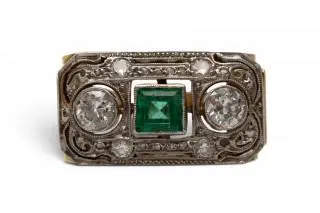 A diamond and emerald ring – kavel bij Veilinggebouw De Zwaan, Amsterdam