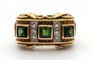A tourmaline and diamond bow shaped ring – kavel bij Veilinggebouw De Zwaan, Amsterdam