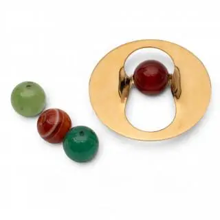 A gold modernist brooch, 1960's – kavel bij Veilinggebouw De Zwaan, Amsterdam