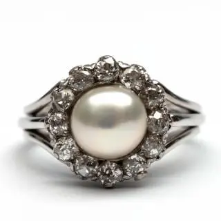 A pearl and diamond cluster ring – kavel bij Veilinggebouw De Zwaan, Amsterdam
