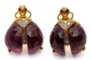 A pair of beetle earrings – kavel bij Veilinggebouw De Zwaan, Amsterdam