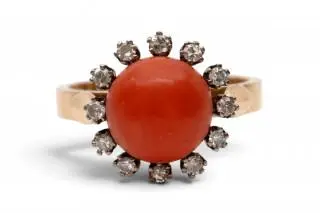 A coral and diamond ring – kavel bij Veilinggebouw De Zwaan, Amsterdam