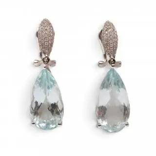 A pair of aquamarine and diamond earrings – kavel bij Veilinggebouw De Zwaan, Amsterdam