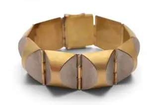 A handmade two tone geometrically designed bracelet – kavel bij Veilinggebouw De Zwaan, Amsterdam