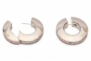 A pair of diamond hoop earrings – kavel bij Veilinggebouw De Zwaan, Amsterdam