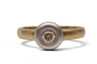 A matted diamond solitair ring – kavel bij Veilinggebouw De Zwaan, Amsterdam
