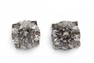 A pair of diamond solitair earrings – kavel bij Veilinggebouw De Zwaan, Amsterdam