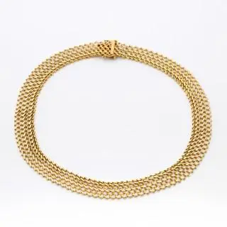 A gold choker necklace – kavel bij Veilinggebouw De Zwaan, Amsterdam