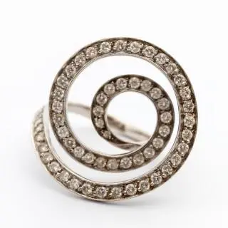 A diamond swirl ring – kavel bij Veilinggebouw De Zwaan, Amsterdam