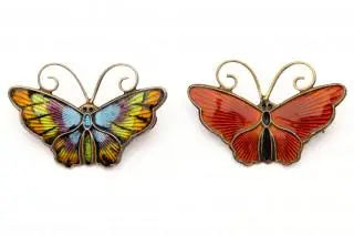 David Andersen, two enameled butterfly brooches – kavel bij Veilinggebouw De Zwaan, Amsterdam