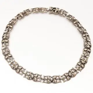 An openwork silver choker by Reggers – kavel bij Veilinggebouw De Zwaan, Amsterdam