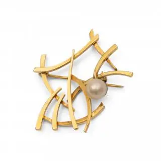 Chris Steenbergen, a gold 1960's pearl brooch – kavel bij Veilinggebouw De Zwaan, Amsterdam