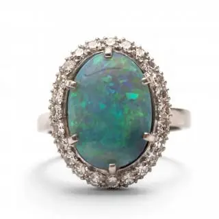 An opal and diamond cluster ring – kavel bij Veilinggebouw De Zwaan, Amsterdam