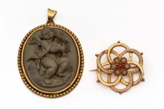 A cameo pendant and gem-set brooch – kavel bij Veilinggebouw De Zwaan, Amsterdam