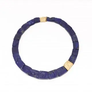A gold and lapis lazuli choker – kavel bij Veilinggebouw De Zwaan, Amsterdam