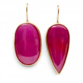 A pair of ruby earrings – kavel bij Veilinggebouw De Zwaan, Amsterdam