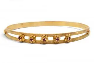 A ruby bangle – kavel bij Veilinggebouw De Zwaan, Amsterdam